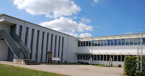 Außenansicht der Schule an der Altmühl
