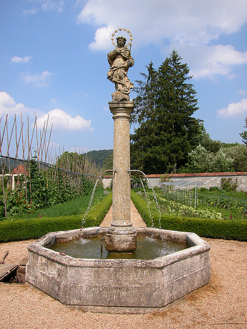 Marienbrunnen im Franziskuskloster/Klostergarten