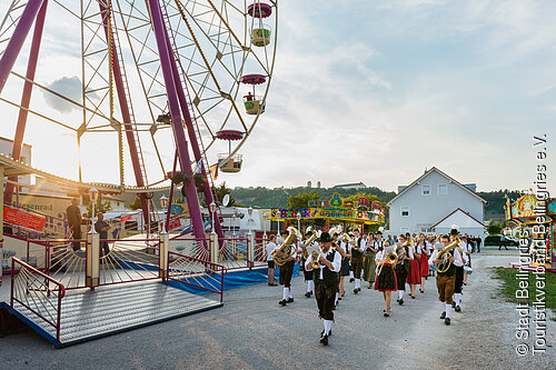 Einzug in´s Volksfest