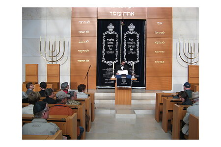 Kolping will auch andere Religionen kennenlernen, hier beim Besuch des jüdischen Zentrums in München.