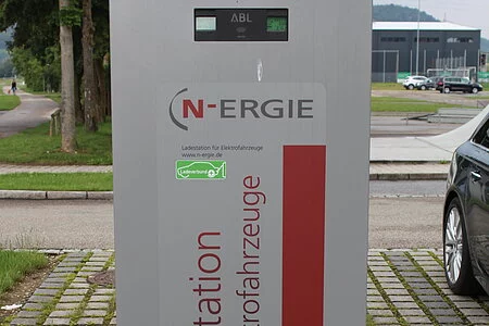 E-Auto Ladestation N-Ergie kostenpflichtig; für 2 Autos