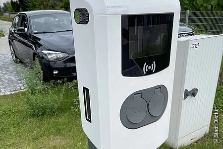 Ladestation E-Altmuehltal auf dem Parkplatz Maxstraße