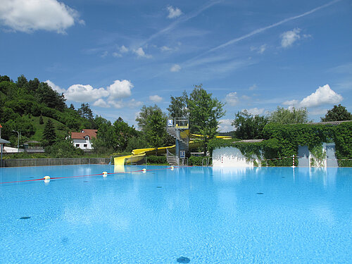 Freibad Altmannstein mit Rutsche