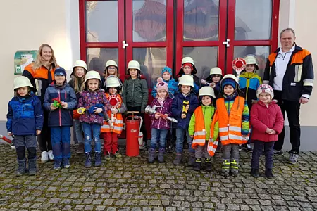 Die Kinderfeuerwehr bei ihrer erstem Übung