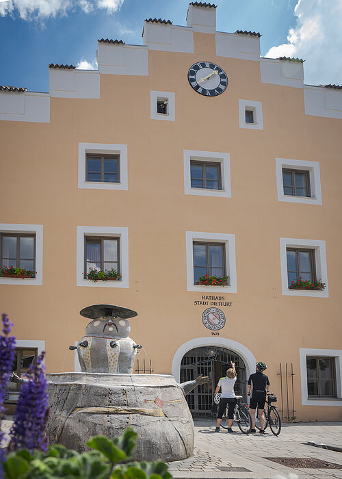 Rathaus & Chinesenbrunnen