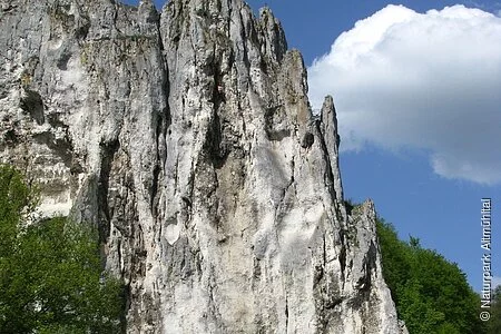 Der Dohlenfelsen bei Konstein im Wellheimer Trockental