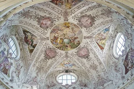 Die gesamten Deckengemälde der Kuppel der ehemaligen Klosterkirche.