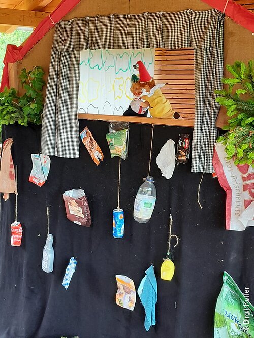 Kasperl zu Besuch im Waldkindergarten in Stockau