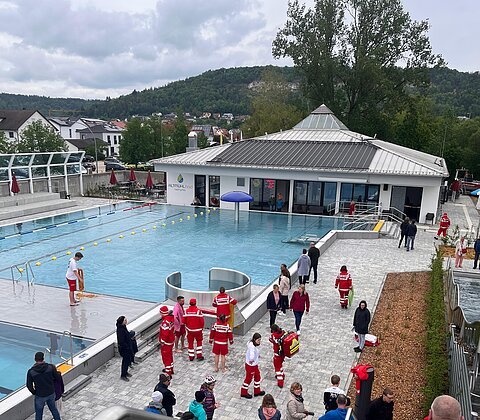 Freibad bei der Eröffnung von oben