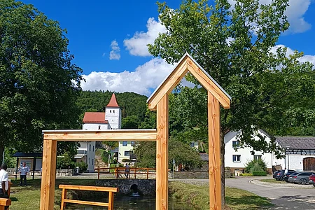 Kneippanlage Isenbrunn - Fotorahmen
Blick zur Kirche