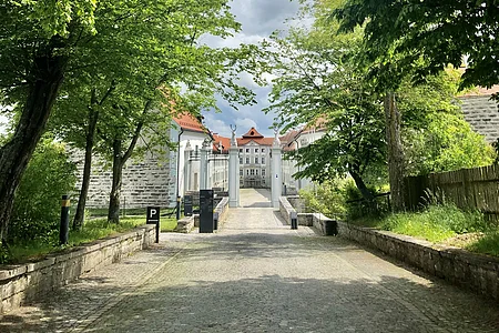 Blick von der Fürstenstraße auf Schloss Hirschberg
